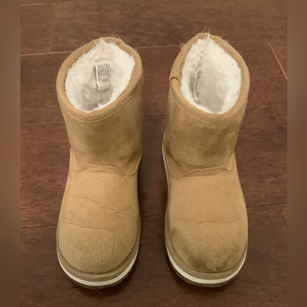 Toddler winter boots size 8 faux fur lining primark